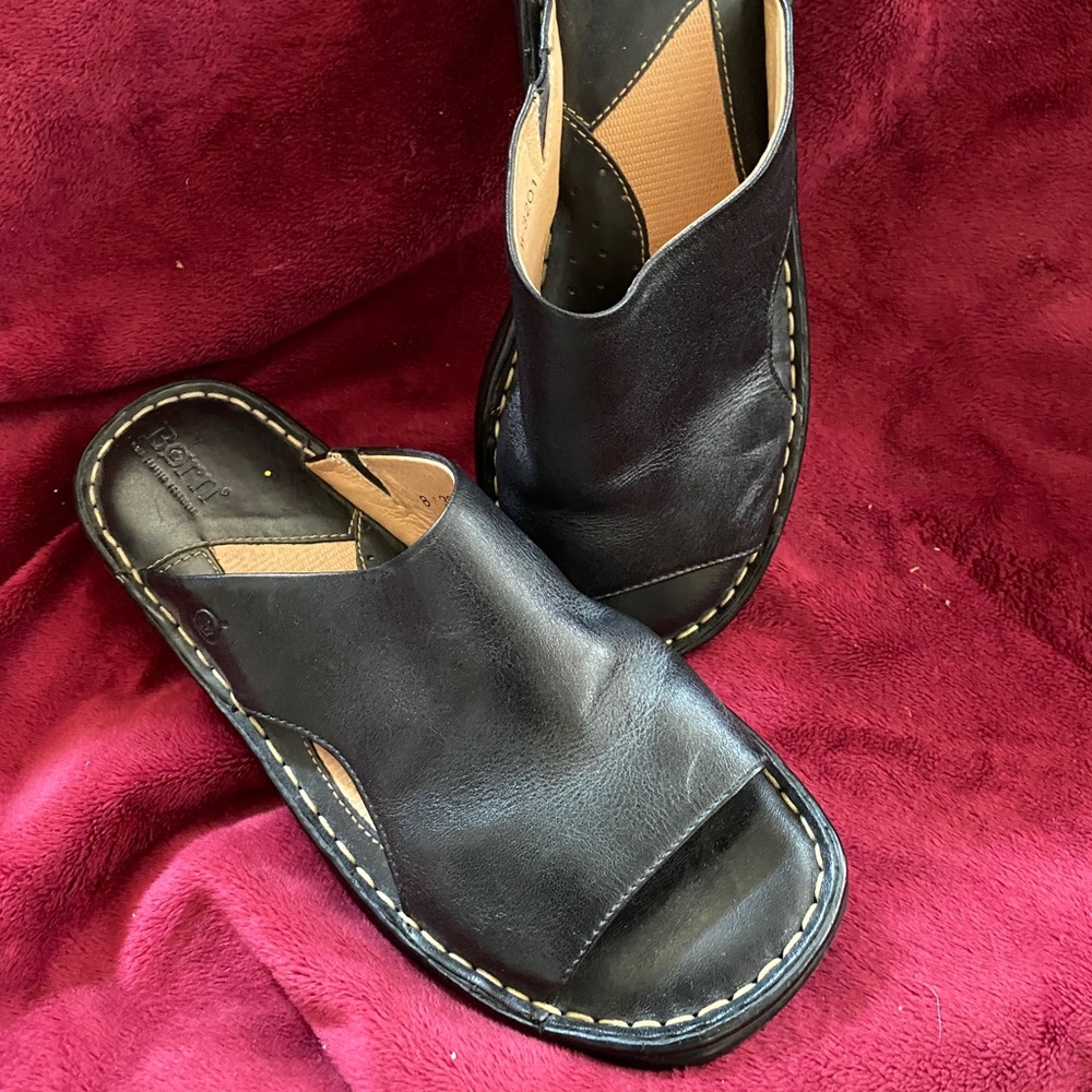 Born Black Leather Flat Sandals 8  B-3201